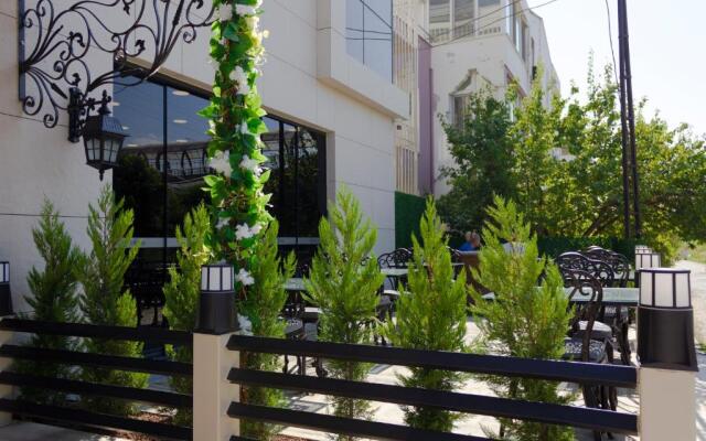 L'opera Deluxe Hotel