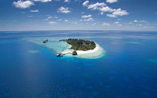Adaaran Club Rannalhi Hotel