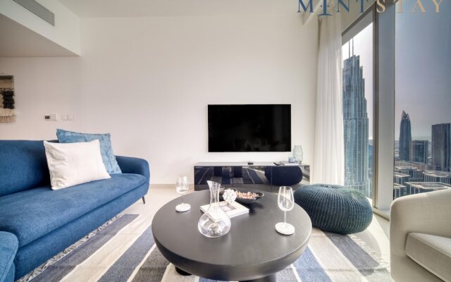 Classy Downtown 2BR w City View Balcony