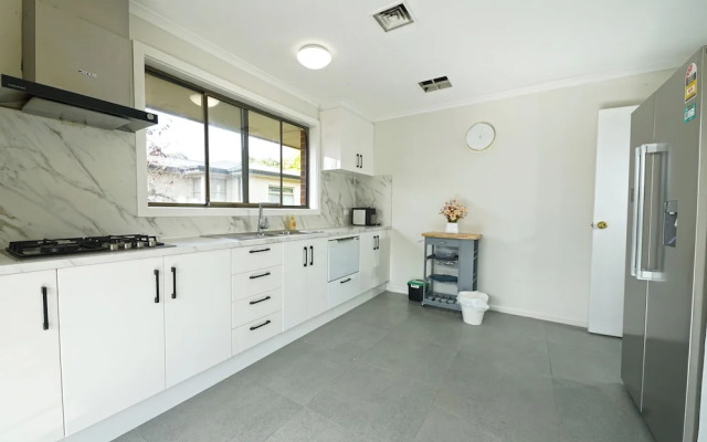 Maroondah 3BR Brick House