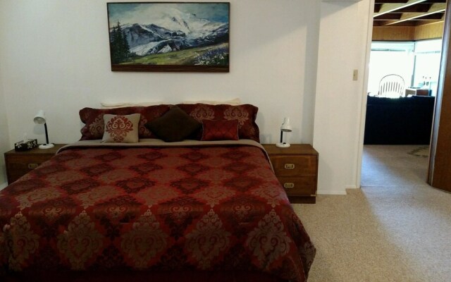 Mutiny Bay Waterfront House