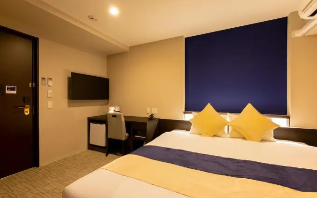 Shinsaibashi Crystal Hotel