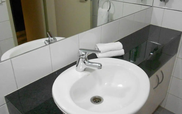 Best Western Riverside Apartments