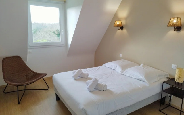 House in Breles Near Rock Beach & Amusement Park