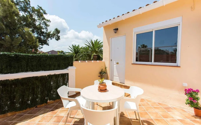 Apartment With air Conditioning, Parking and Wi-fi