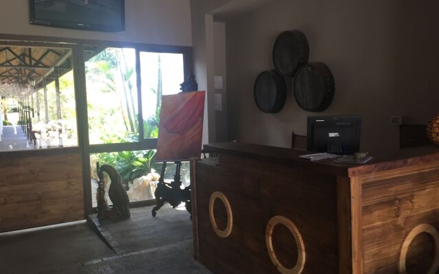 Hotel Costa Del Sol Inn