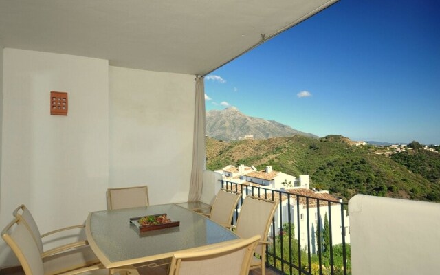Apartment With 2 Bedrooms in Benahavís, With Wonderful Mountain View,