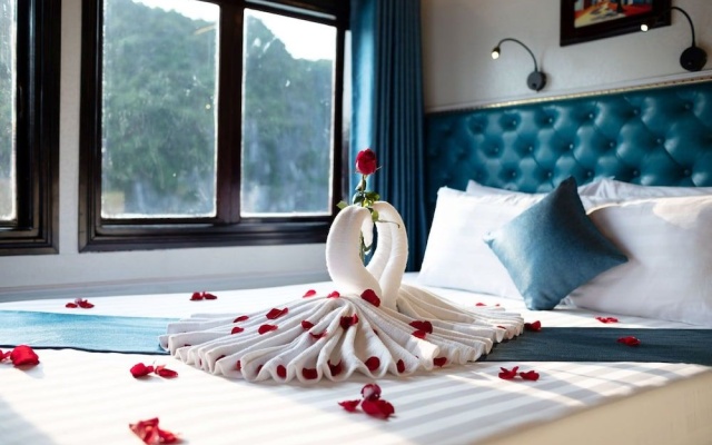 Charm Boutique Cruise – Guest Rooms – Ha Long