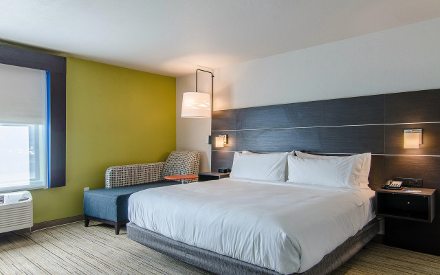 Holiday Inn Express & Suites Atchison by IHG