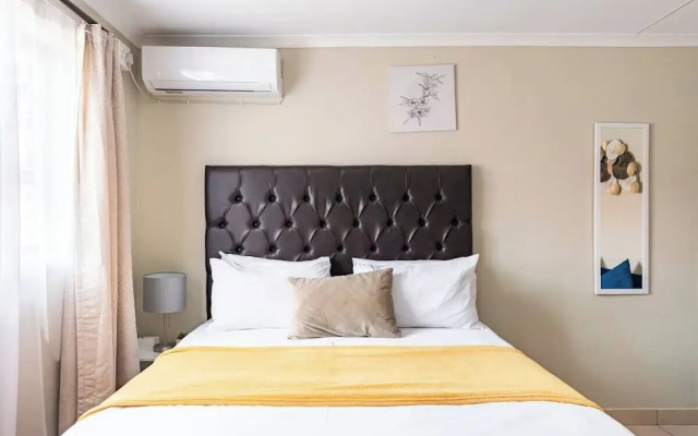 Emperor Lodge And Tours