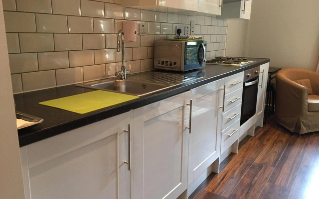 Lyall Apartment Hotel