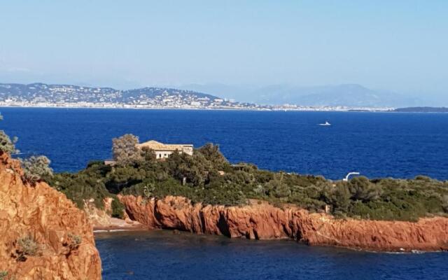 Fréjus plage T2, piscine, parking, plages à 200m