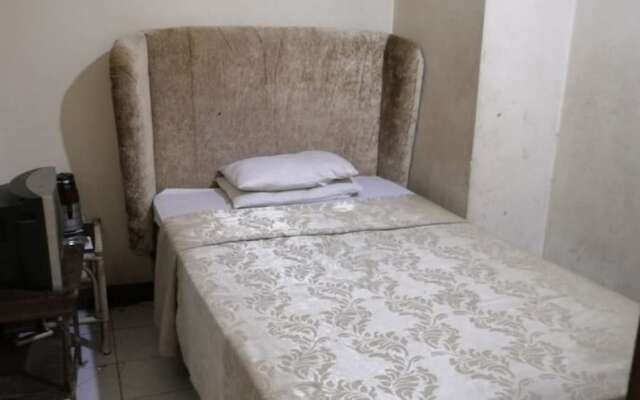 Hotel Metro by OYO Rooms