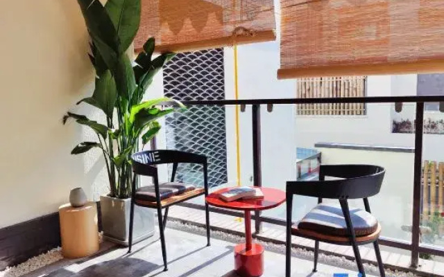 March Li Dali Small Courtyard Holiday Villa