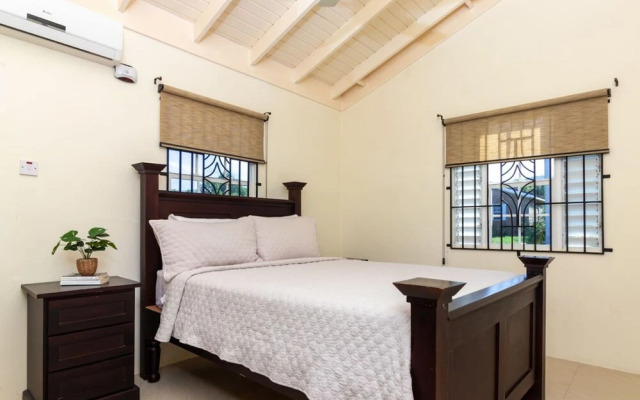 Private Pool Draxhall Gated Gym Tennis Full AC