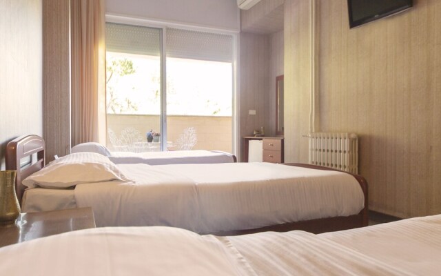 Merry Land Hotel