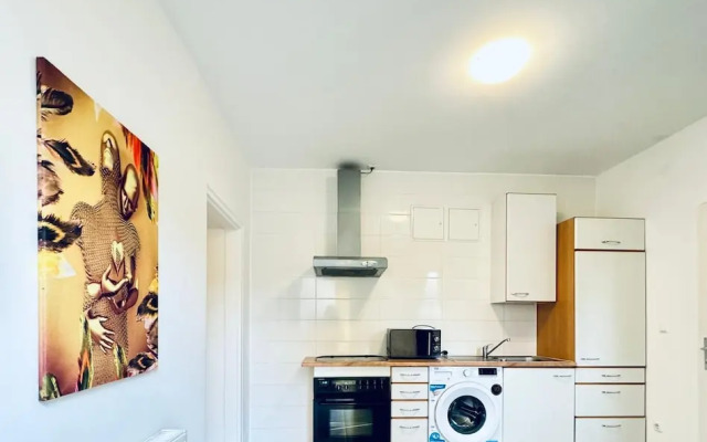 Cozy 2BR Apt Sleeps 6 Direct City Access