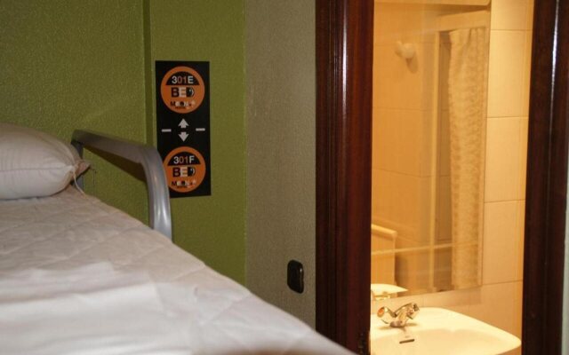 Moon Hostel Bio