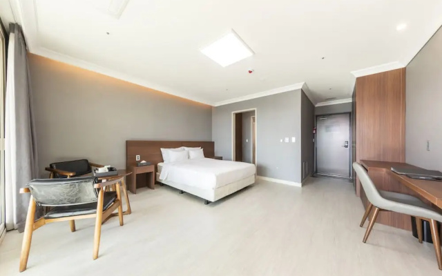 Baekhak Jayuro Resort