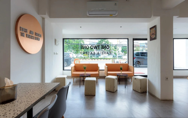 RedDoorz Near Mangga Dua Mall