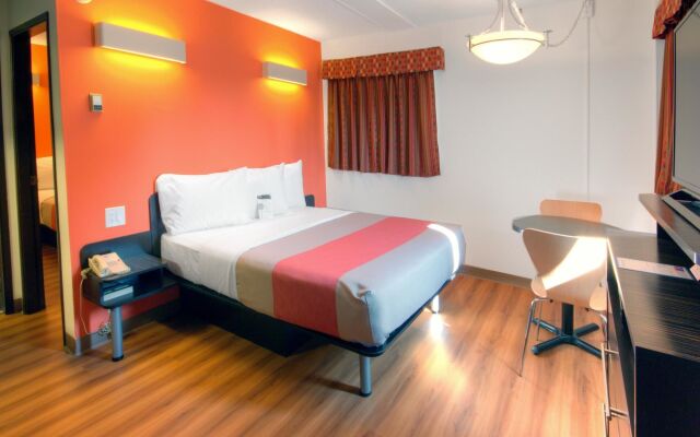 Motel 6 Lethbridge, AB