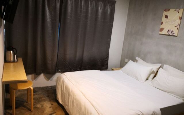 5 Bands Hotel