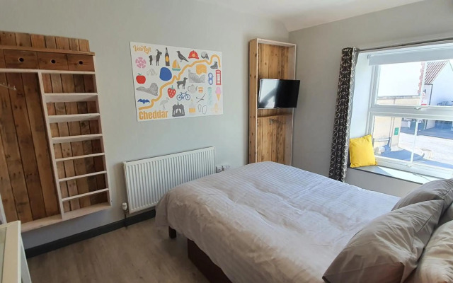 Cheddar Village Apartment