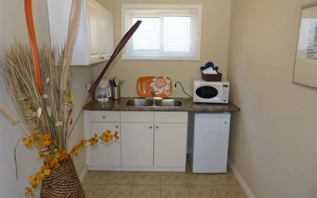 Oasis by the Bay Vacation Suites