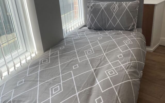 Large 3 bed House Sleep 10 Anfield Liverpool