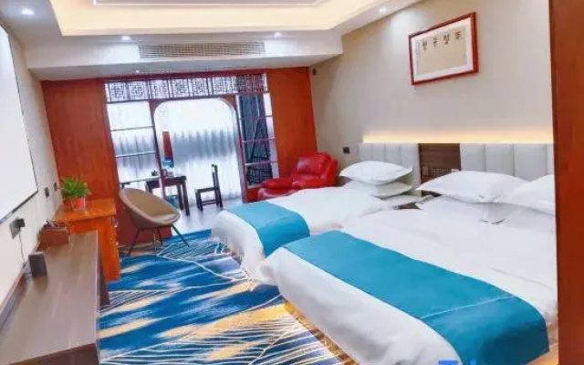 Xixia Lanyun Business Hotel (Nanyang Vocational College)