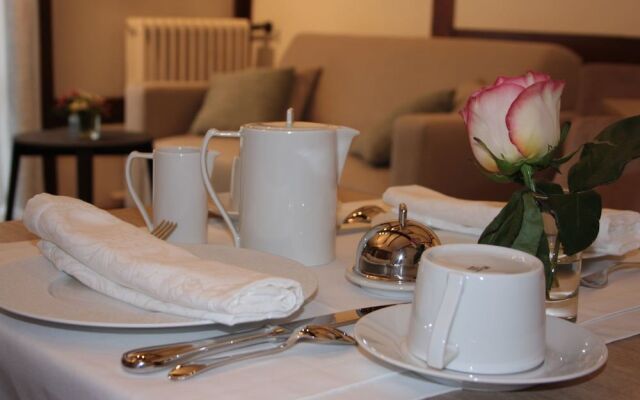 Les Enclos Bed and Breakfast