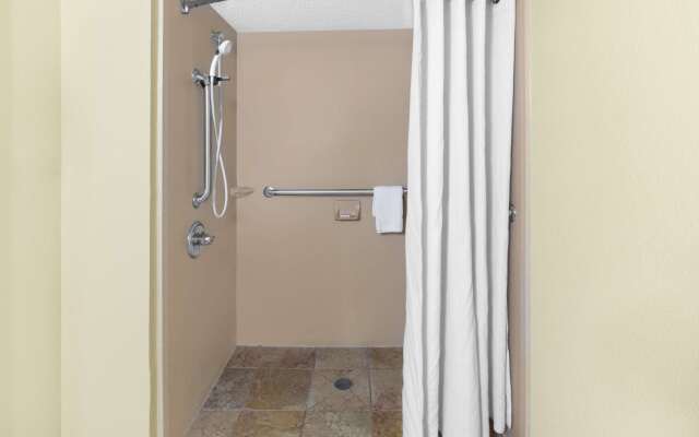 Super 8 by Wyndham Hattiesburg South