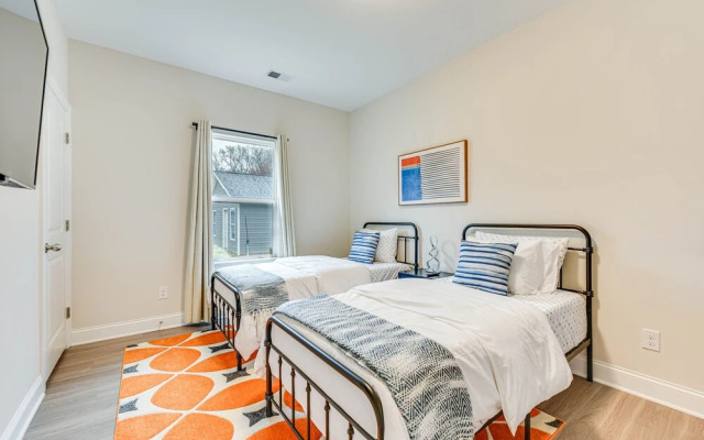 Family-friendly Home ~ 5 Mi to UNC Charlotte!