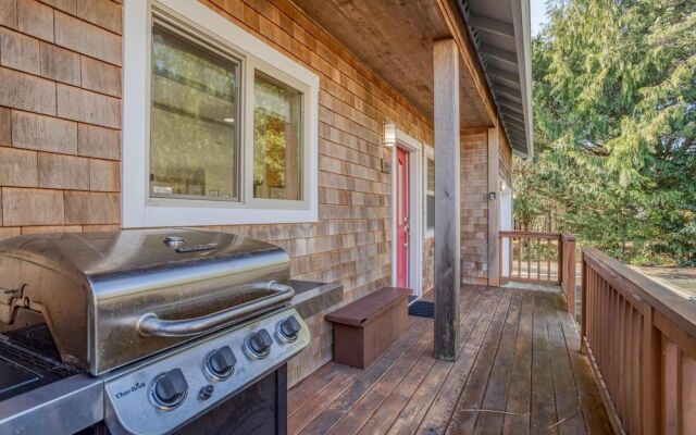 Moon Over Manzanita (MCA 1549)