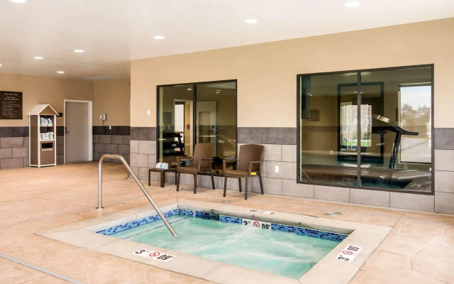 Comfort Suites
