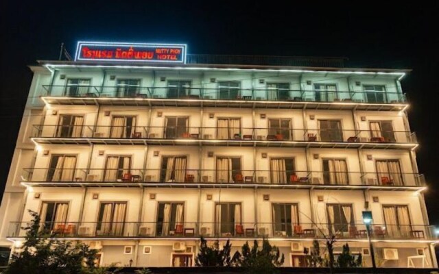 NuttyPhoy Hotel