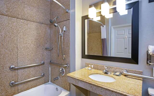 La Quinta Inn & Suites by Wyndham Pearland - Houston South