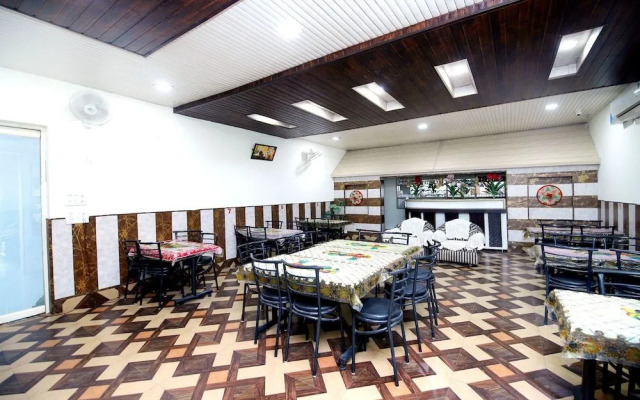 Mr Shawarma Family Restaurant & Hotel by OYO Rooms