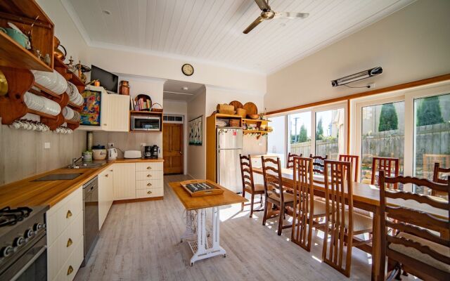 Poet's Cottage Stanley