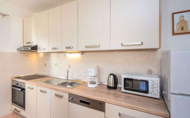 Apartment Mladen Paros 22771