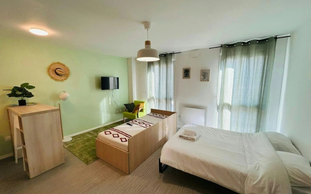 We Live In R - Suite 102