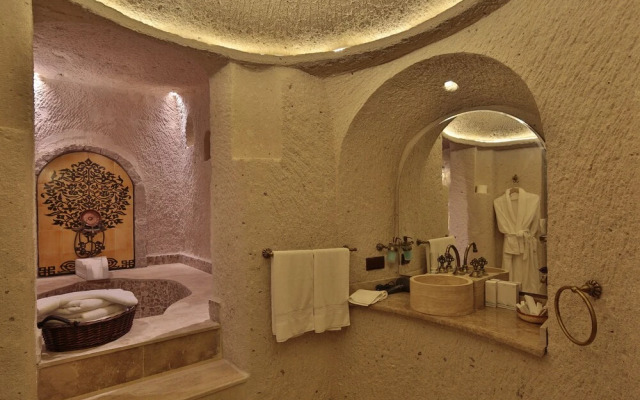 Romance Cave Suites