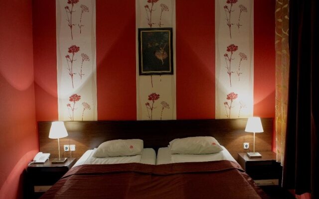 Maxim Boutique Hotel