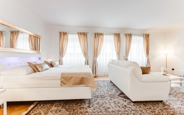 Charles Bridge Royal Apartment - Castle District