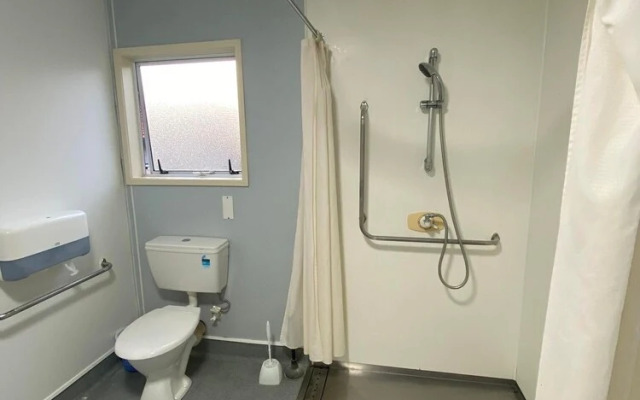 Airport Westney Lodge