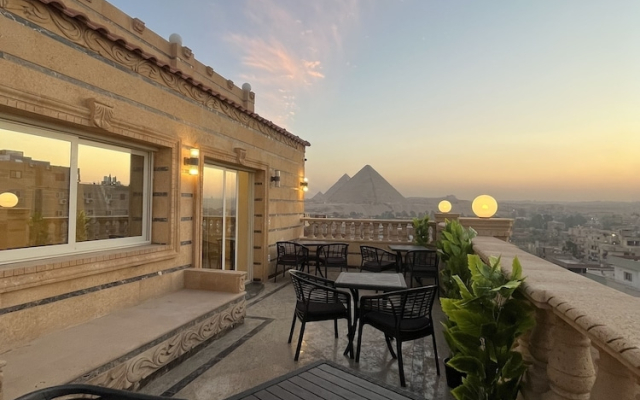 Crowne Pyramids view inn