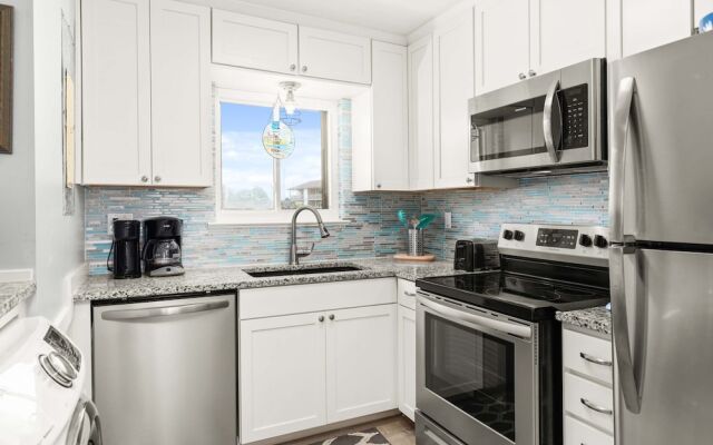 Lighthouse Point 20B