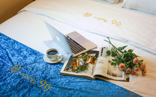 Hotel 99