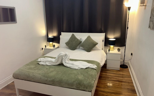 Private Family Flat Near Paddington and Royal Oak