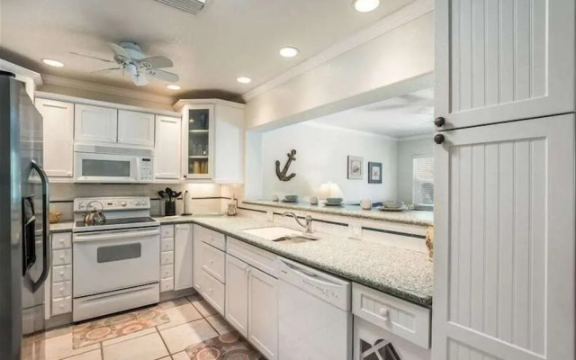 Sand N Suds 3 Bedroom Home by RedAwning